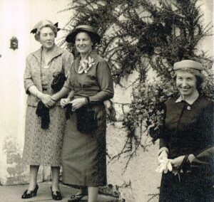 Aunt Jean Mummy and Sue Fleming at Mary wedding Aug 56